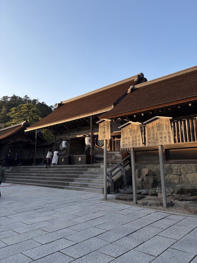 八足門と御本殿