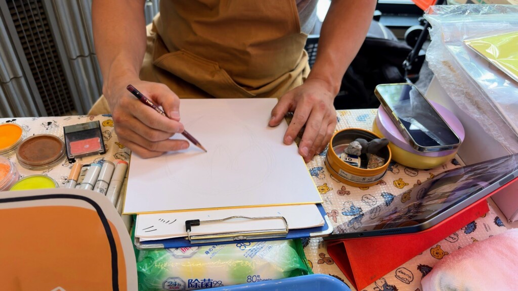 15分で描かれる絵に宿る「温度」｜似顔絵にしかできないこととは？